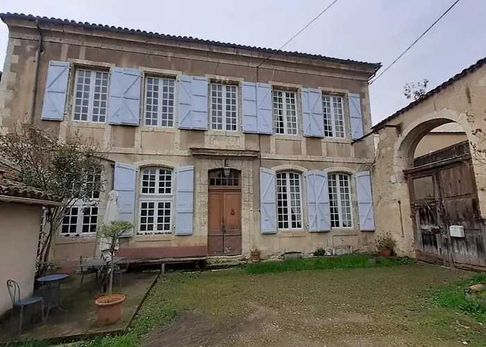 Le Consulat فندق مبيت وإفطار أوش